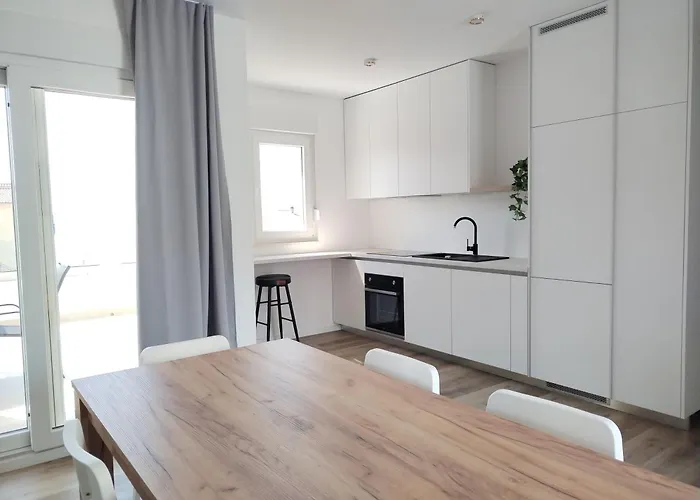 Modern Two Bedroom Apartment With Spacious Seaview Terrace And Free Parking