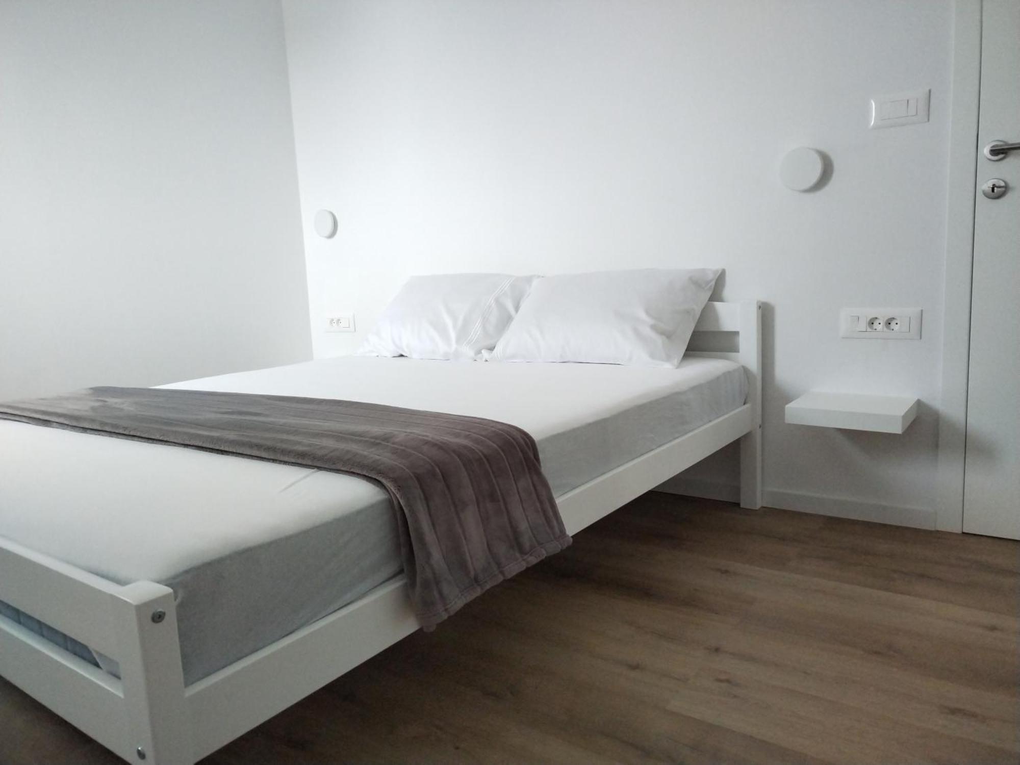 Appartamento Modern Two Bedroom With Spacious Seaview Terrace And Free Parking *
