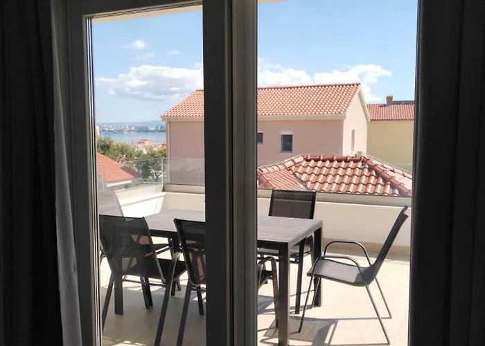 Modern Two Bedroom Apartment With Spacious Seaview Terrace And Free Parking