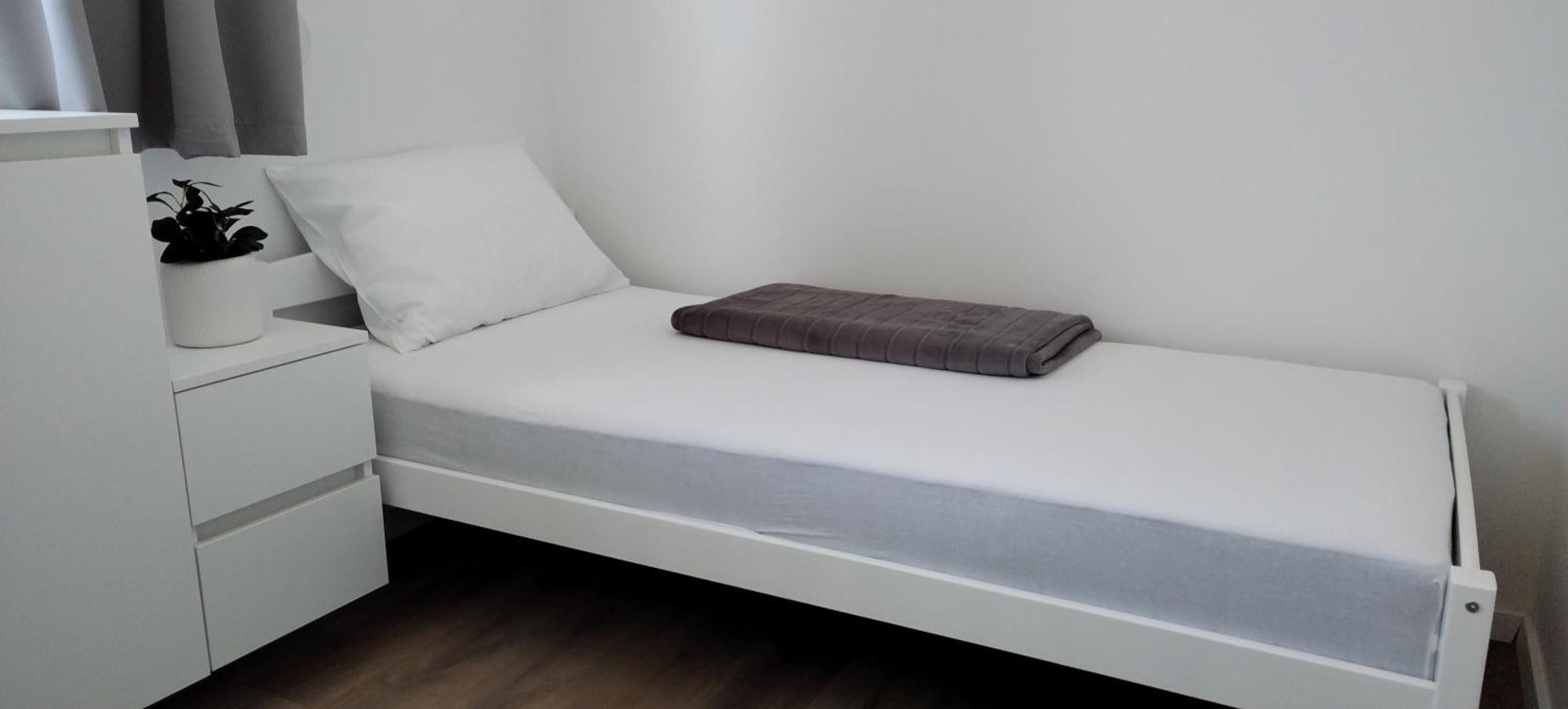 Modern Two Bedroom With Spacious Seaview Terrace And Free Parking Appartement