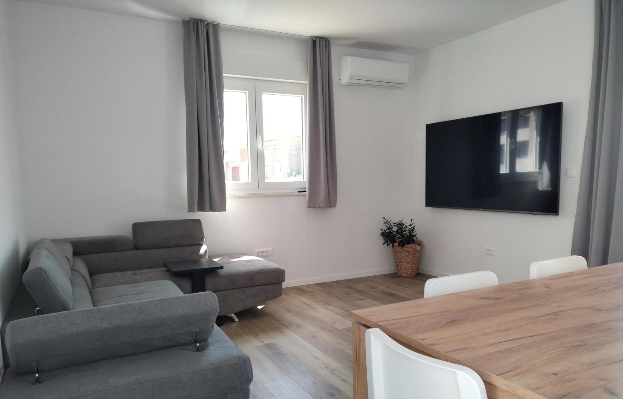 Modern Two Bedroom With Spacious Seaview Terrace And Free Parking Appartement *